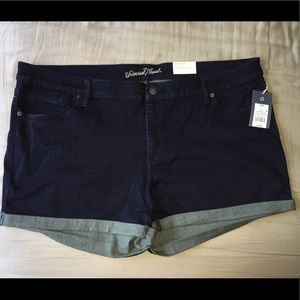 NWT Dark Blue Denim Stretch Midi Jean Shorts!